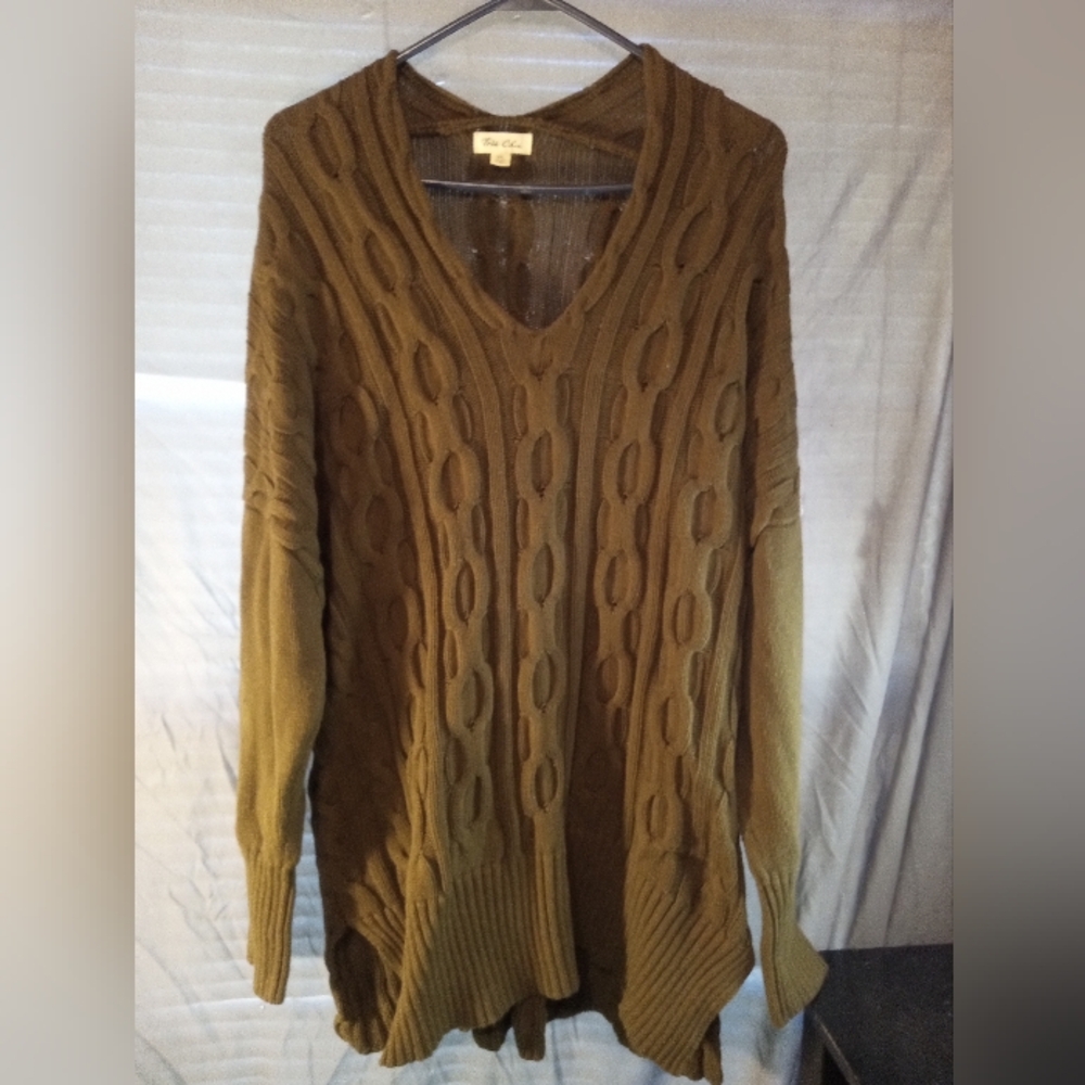 Tres Chic V-Neck Cable Knit Sweater in Olive